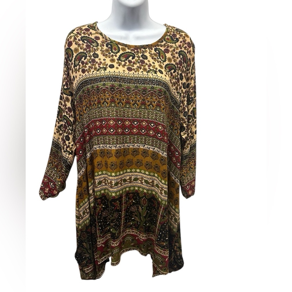 NWT.  Sacred Threads Blouse. Onesize. BL/RD5.  220265